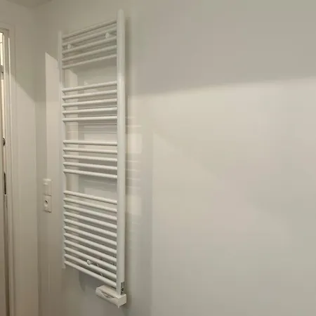 Apartment Equipe, Gare A 3km Entre Versailles Et Sqy Guyancourt